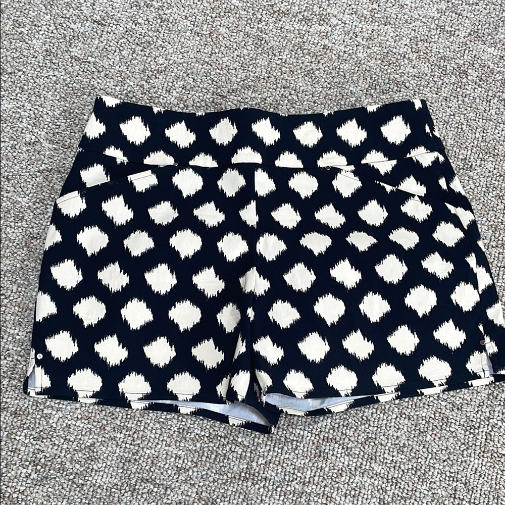 INC International Concepts High Waist Black and White Shorts Size 12. NWOT